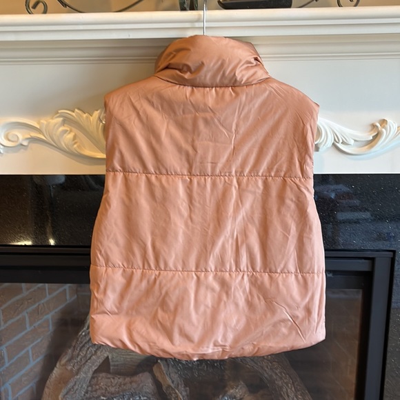 Cozy Reversible Puffer Vest Sleeveless Jacket Womens Medium Beige Tan Trendy New - Picture 8 of 15